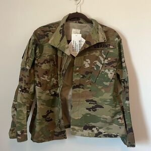 Authentic US Military Issue OCP ACU Coat, 33-X Short: I am female sz 0-2